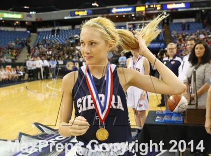 Thumbnail 2 in Justin-Siena vs. Sierra Canyon (CIF State D4 Final) photogallery.