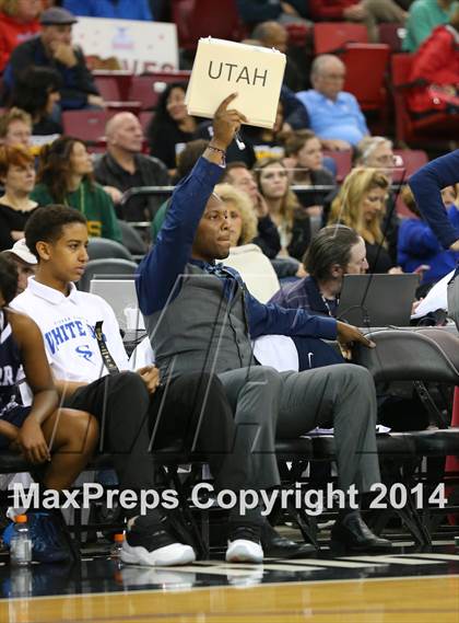 Thumbnail 3 in Justin-Siena vs. Sierra Canyon (CIF State D4 Final) photogallery.