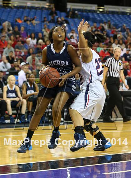 Thumbnail 3 in Justin-Siena vs. Sierra Canyon (CIF State D4 Final) photogallery.