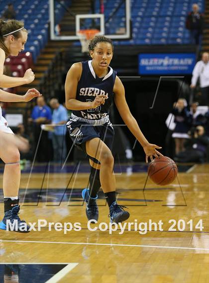 Thumbnail 3 in Justin-Siena vs. Sierra Canyon (CIF State D4 Final) photogallery.