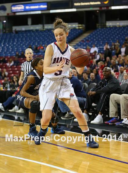 Thumbnail 2 in Justin-Siena vs. Sierra Canyon (CIF State D4 Final) photogallery.