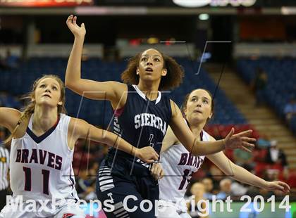 Thumbnail 3 in Justin-Siena vs. Sierra Canyon (CIF State D4 Final) photogallery.