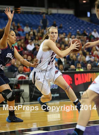 Thumbnail 2 in Justin-Siena vs. Sierra Canyon (CIF State D4 Final) photogallery.