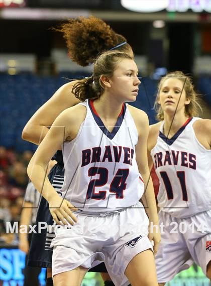 Thumbnail 2 in Justin-Siena vs. Sierra Canyon (CIF State D4 Final) photogallery.