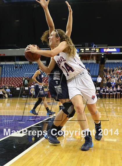 Thumbnail 3 in Justin-Siena vs. Sierra Canyon (CIF State D4 Final) photogallery.