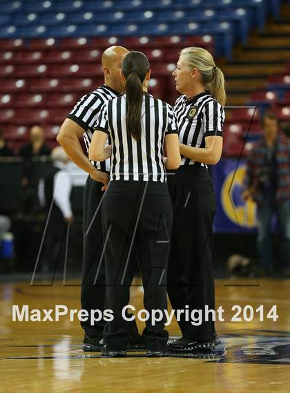 Thumbnail 3 in Justin-Siena vs. Sierra Canyon (CIF State D4 Final) photogallery.