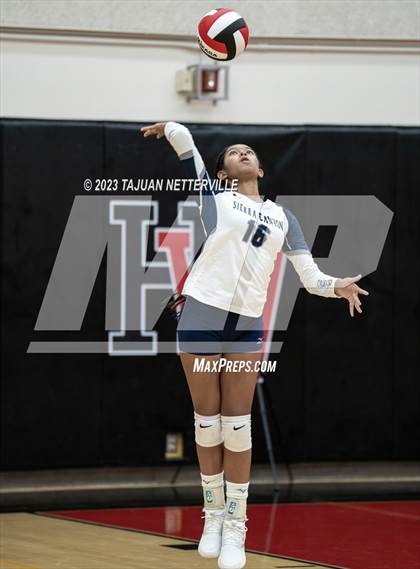 Thumbnail 1 in Sierra Canyon @ Harvard-Westlake photogallery.