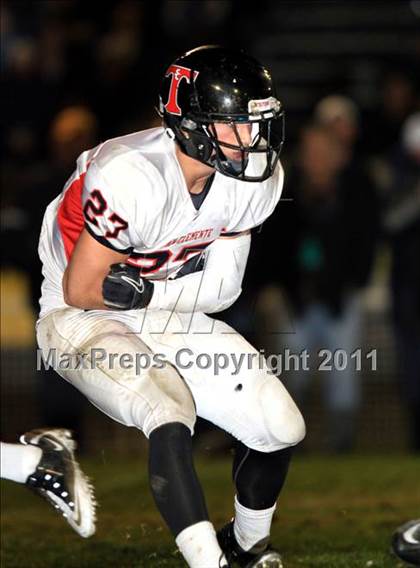 Thumbnail 3 in San Clemente vs. St. John Bosco (CIF SS Playoffs) photogallery.