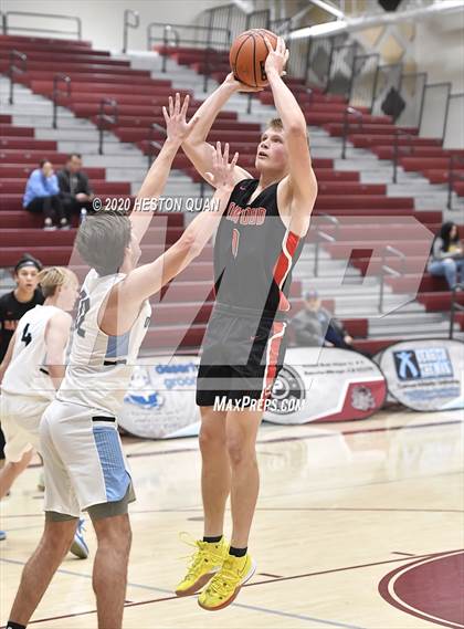 Thumbnail 2 in Oakwood vs. Dana Hills (Rancho Mirage Holiday Invitational) photogallery.