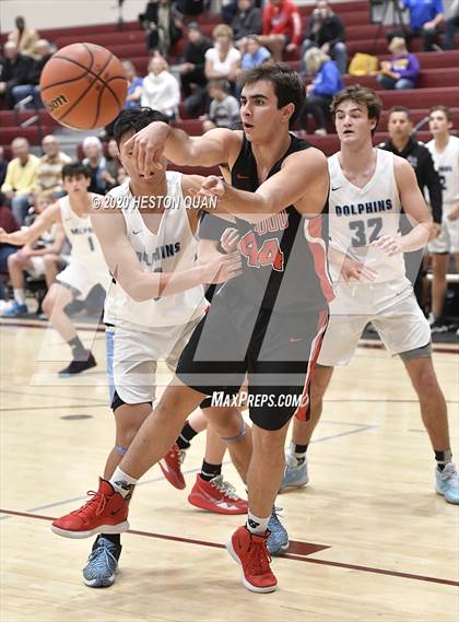 Thumbnail 2 in Oakwood vs. Dana Hills (Rancho Mirage Holiday Invitational) photogallery.