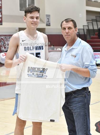 Thumbnail 2 in Oakwood vs. Dana Hills (Rancho Mirage Holiday Invitational) photogallery.