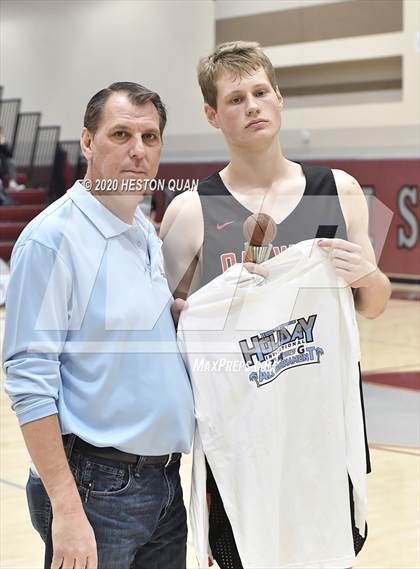 Thumbnail 2 in Oakwood vs. Dana Hills (Rancho Mirage Holiday Invitational) photogallery.