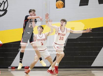 Thumbnail 3 in Glenwood vs. Mt. Zion (IHSA 3A Sectional Final) photogallery.