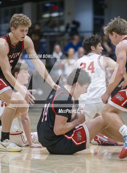 Thumbnail 3 in Glenwood vs. Mt. Zion (IHSA 3A Sectional Final) photogallery.