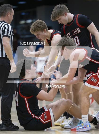 Thumbnail 1 in Glenwood vs. Mt. Zion (IHSA 3A Sectional Final) photogallery.