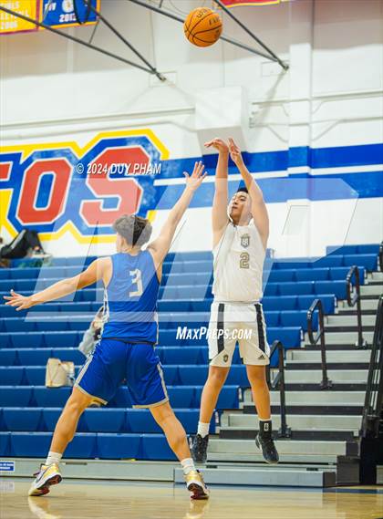 Thumbnail 2 in La Habra VS Servite photogallery.