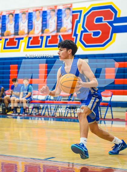 Thumbnail 2 in La Habra VS Servite photogallery.