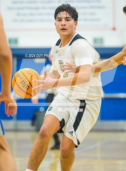 Thumbnail 1 in La Habra VS Servite photogallery.