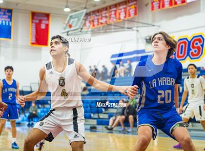 Thumbnail 2 in La Habra VS Servite photogallery.