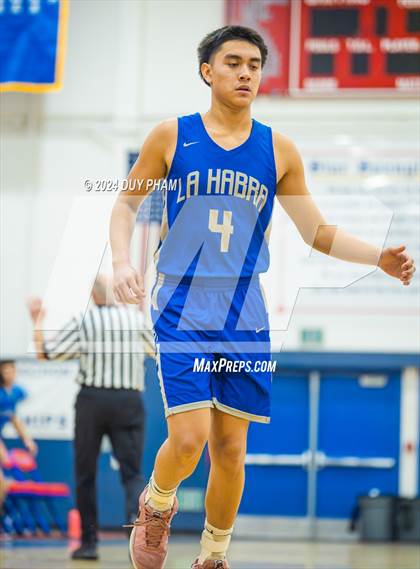 Thumbnail 2 in La Habra VS Servite photogallery.