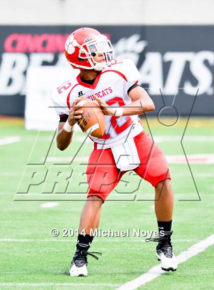 Thumbnail 2 in Bellevue @ Finneytown (2014 Crosstown Showdown) photogallery.