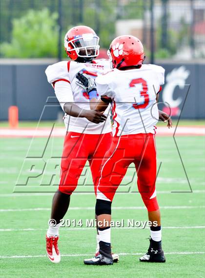 Thumbnail 1 in Bellevue @ Finneytown (2014 Crosstown Showdown) photogallery.