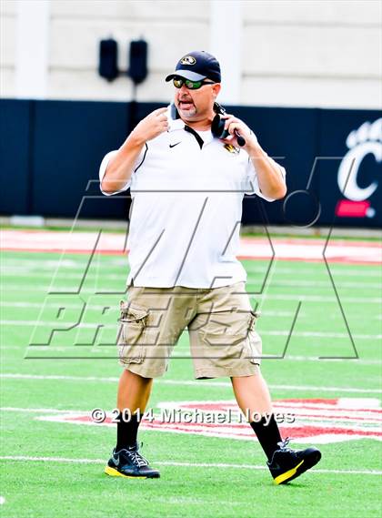 Thumbnail 2 in Bellevue @ Finneytown (2014 Crosstown Showdown) photogallery.