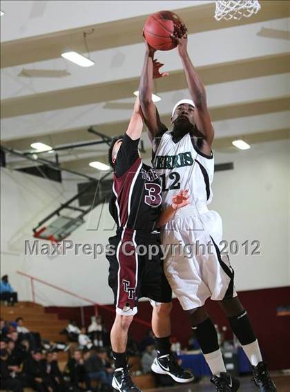 Thumbnail 3 in Perris vs. Torrance (MaxPreps Holiday Classic) photogallery.