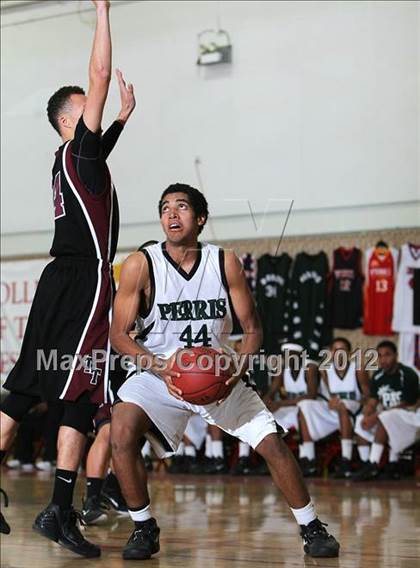 Thumbnail 3 in Perris vs. Torrance (MaxPreps Holiday Classic) photogallery.