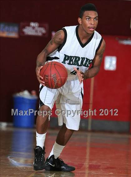 Thumbnail 2 in Perris vs. Torrance (MaxPreps Holiday Classic) photogallery.