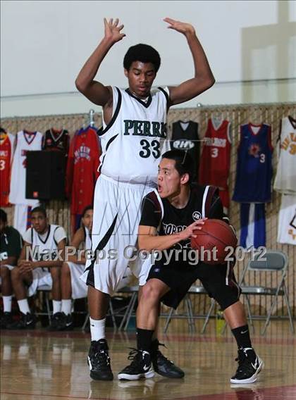 Thumbnail 3 in Perris vs. Torrance (MaxPreps Holiday Classic) photogallery.