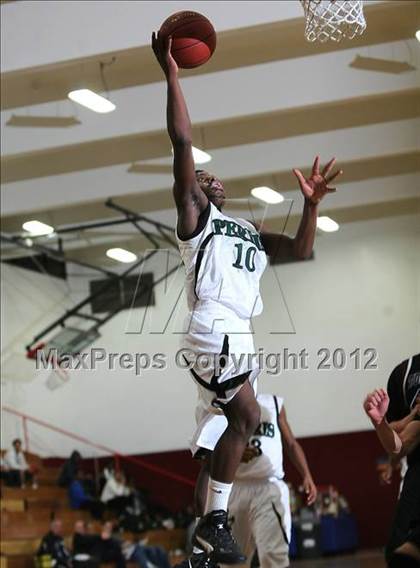 Thumbnail 3 in Perris vs. Torrance (MaxPreps Holiday Classic) photogallery.