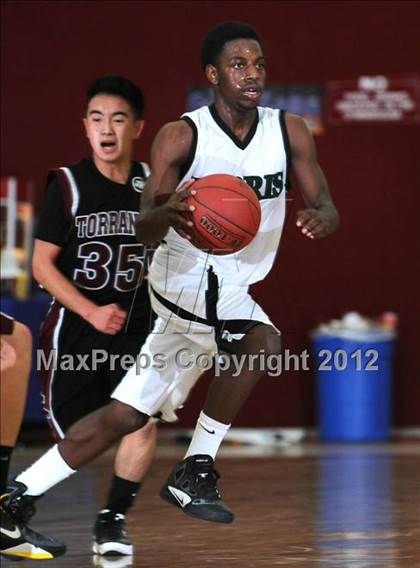 Thumbnail 2 in Perris vs. Torrance (MaxPreps Holiday Classic) photogallery.