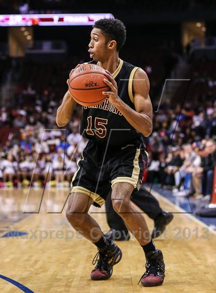 Thumbnail 3 in St. Anthony vs. St. Benedict's (Newark National Invitational) photogallery.