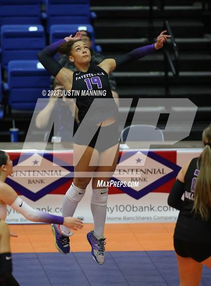 Thumbnail 2 in Conway vs. Fayetteville (AAA 6A Final) photogallery.