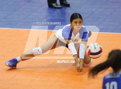 Thumbnail 3 in Conway vs. Fayetteville (AAA 6A Final) photogallery.