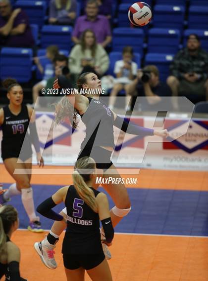 Thumbnail 1 in Conway vs. Fayetteville (AAA 6A Final) photogallery.