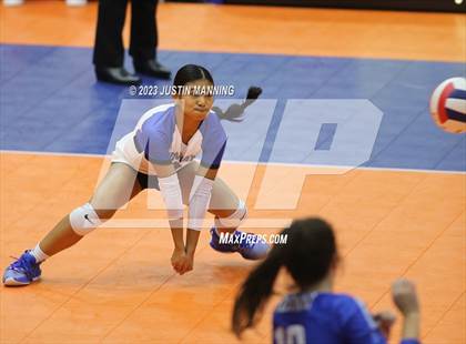Thumbnail 2 in Conway vs. Fayetteville (AAA 6A Final) photogallery.