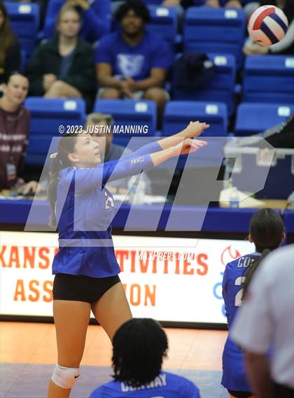 Thumbnail 3 in Conway vs. Fayetteville (AAA 6A Final) photogallery.
