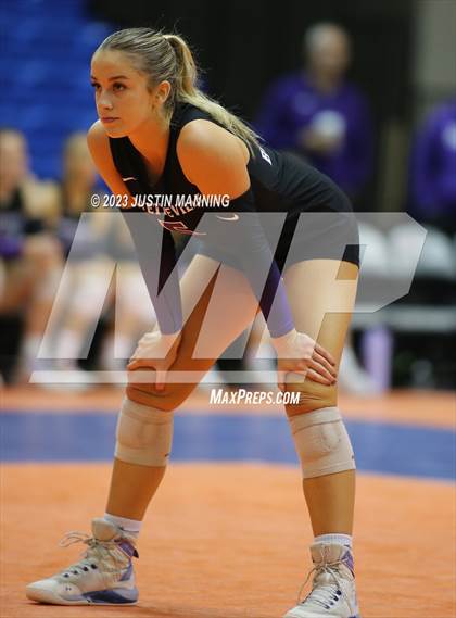 Thumbnail 2 in Conway vs. Fayetteville (AAA 6A Final) photogallery.