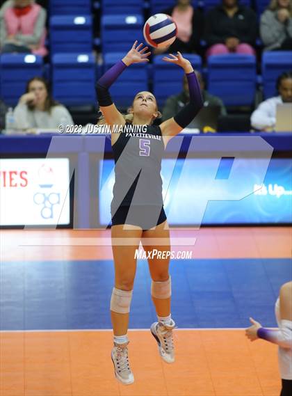 Thumbnail 2 in Conway vs. Fayetteville (AAA 6A Final) photogallery.