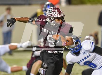 Thumbnail 2 in East Bernard vs. Pewitt (UIL 3A State Semifinal) photogallery.