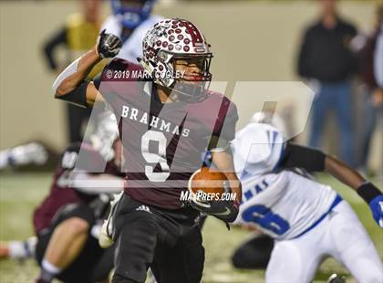 Thumbnail 3 in East Bernard vs. Pewitt (UIL 3A State Semifinal) photogallery.
