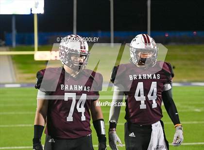 Thumbnail 2 in East Bernard vs. Pewitt (UIL 3A State Semifinal) photogallery.