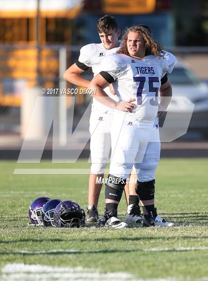 Thumbnail 2 in Millennium vs La Joya photogallery.