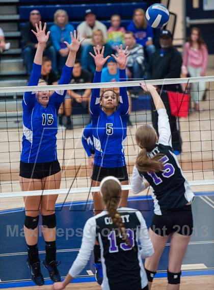 Thumbnail 1 in Grandview vs. Douglas County (Titan Classic) photogallery.