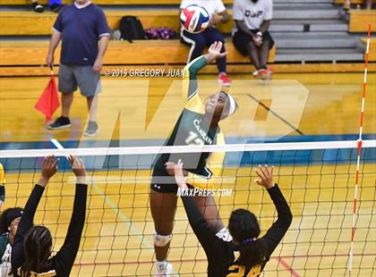 Thumbnail 2 in Cabrini vs Haynes Academy (Country Day Tournament) photogallery.