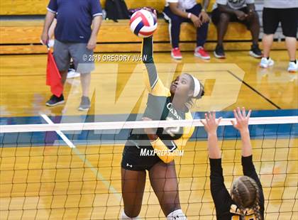 Thumbnail 3 in Cabrini vs Haynes Academy (Country Day Tournament) photogallery.