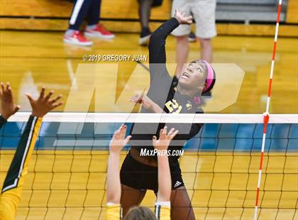 Thumbnail 2 in Cabrini vs Haynes Academy (Country Day Tournament) photogallery.
