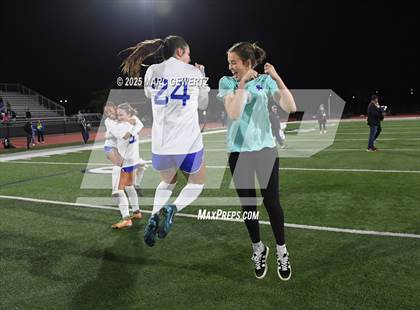 Thumbnail 3 in Santiago vs. Santa Margarita (CIF-SS Open Division Final) photogallery.